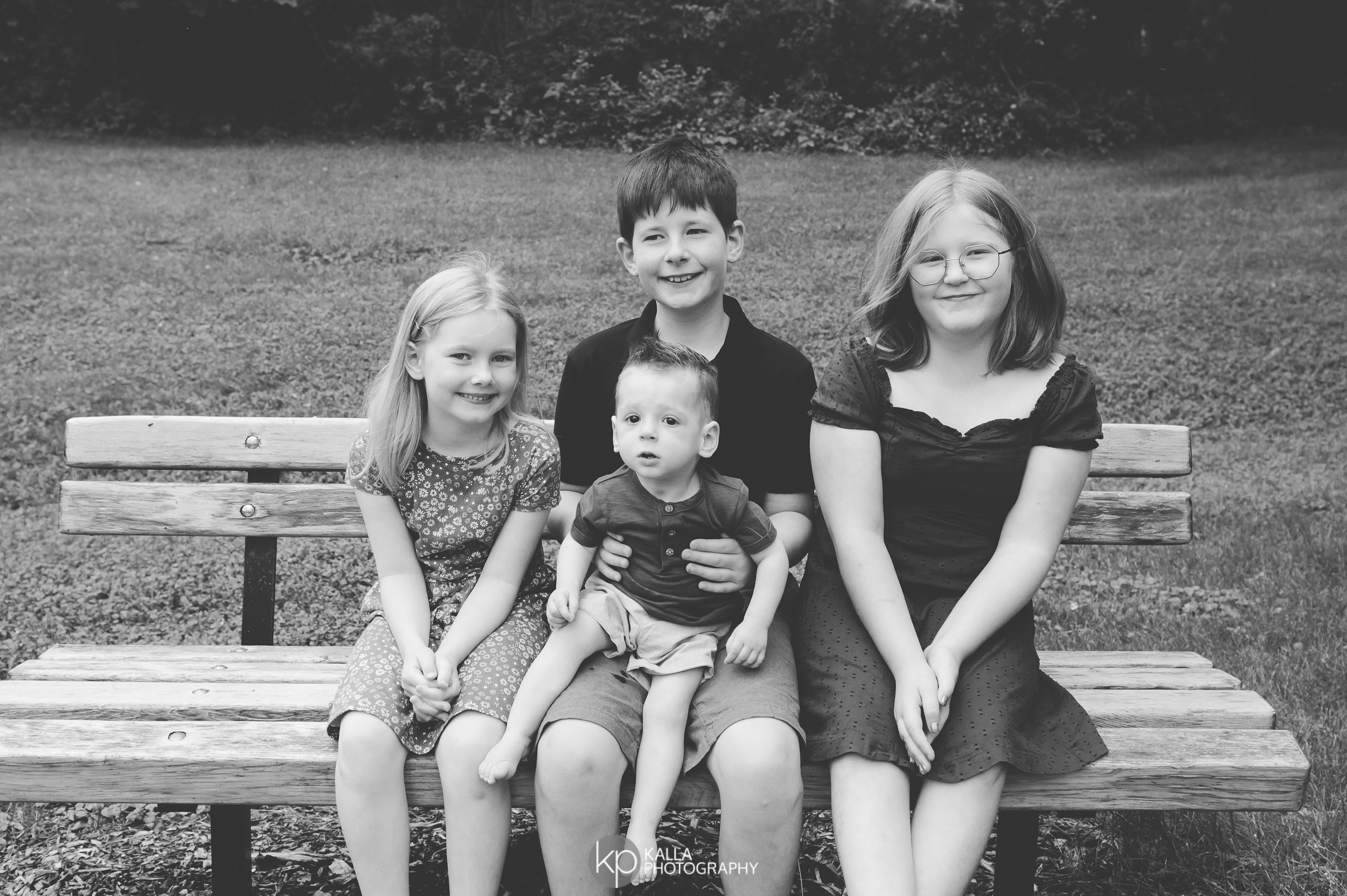 Extended Family Photo Session at St. Vital Park :: Winnipeg Children
